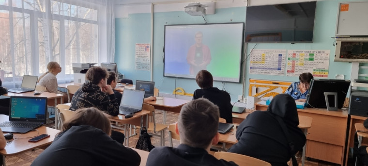«Что прячется в смартфоне: исследуем мобильные угрозы.