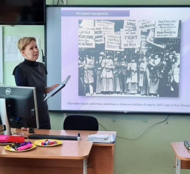 поэтический праздник  «Весенняя рапсодия», посвященный Международному женскому дню.