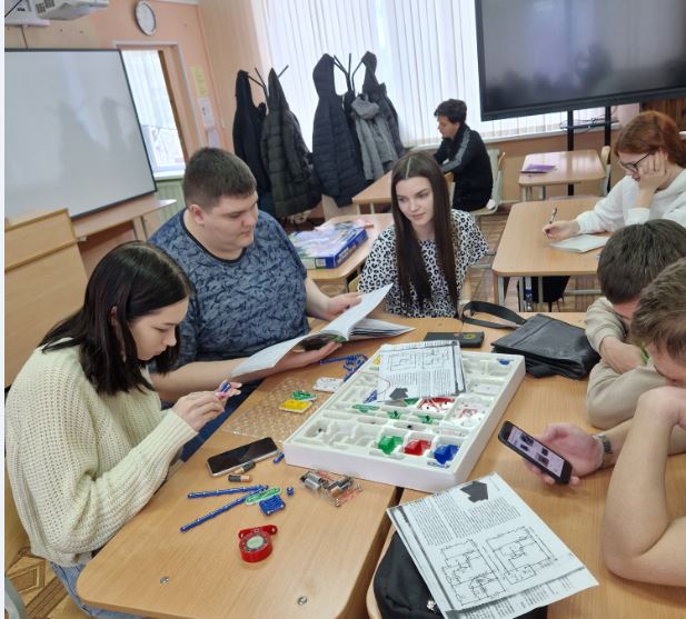 Всемирный день авиации и космонавтики 2023.
