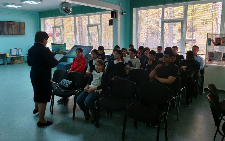 Тематическая встреча «Биография  Сухомлинского В.А.» с учащимися 9А класса.